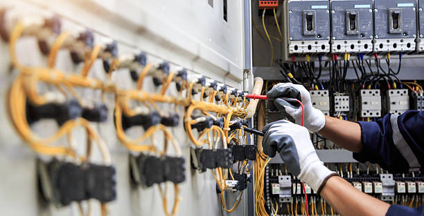 Professional Electrician technician working in Woodridge, IL